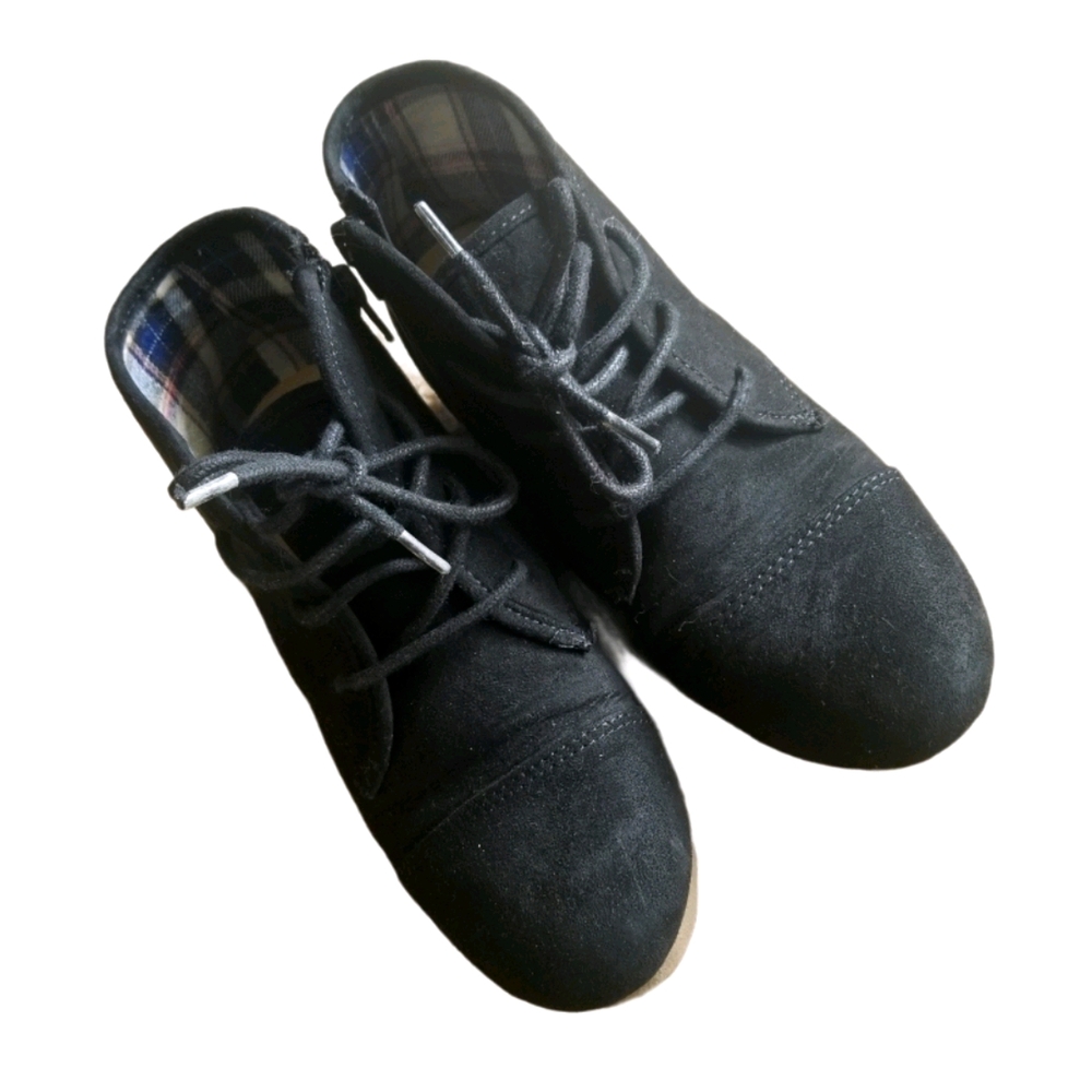 Girl's Black boots
